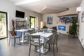 Interior - Riviera Hub (Cisano sul Neva)