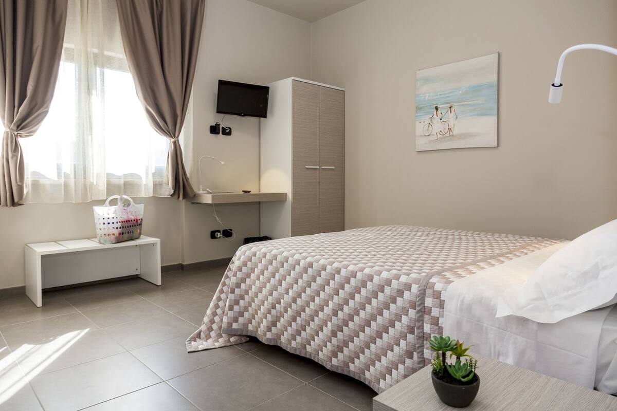 Comfort Double Room | Hypo-allergenic bedding, memory-foam beds, in-room safe