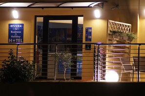 Front of property - evening/night - Riviera Hub (Cisano sul Neva)