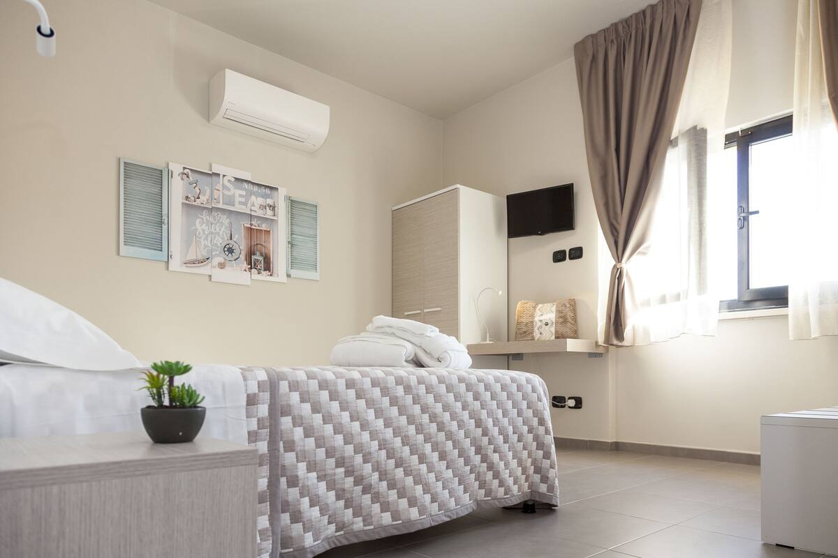 Comfort Double Room | Hypo-allergenic bedding, memory-foam beds, in-room safe