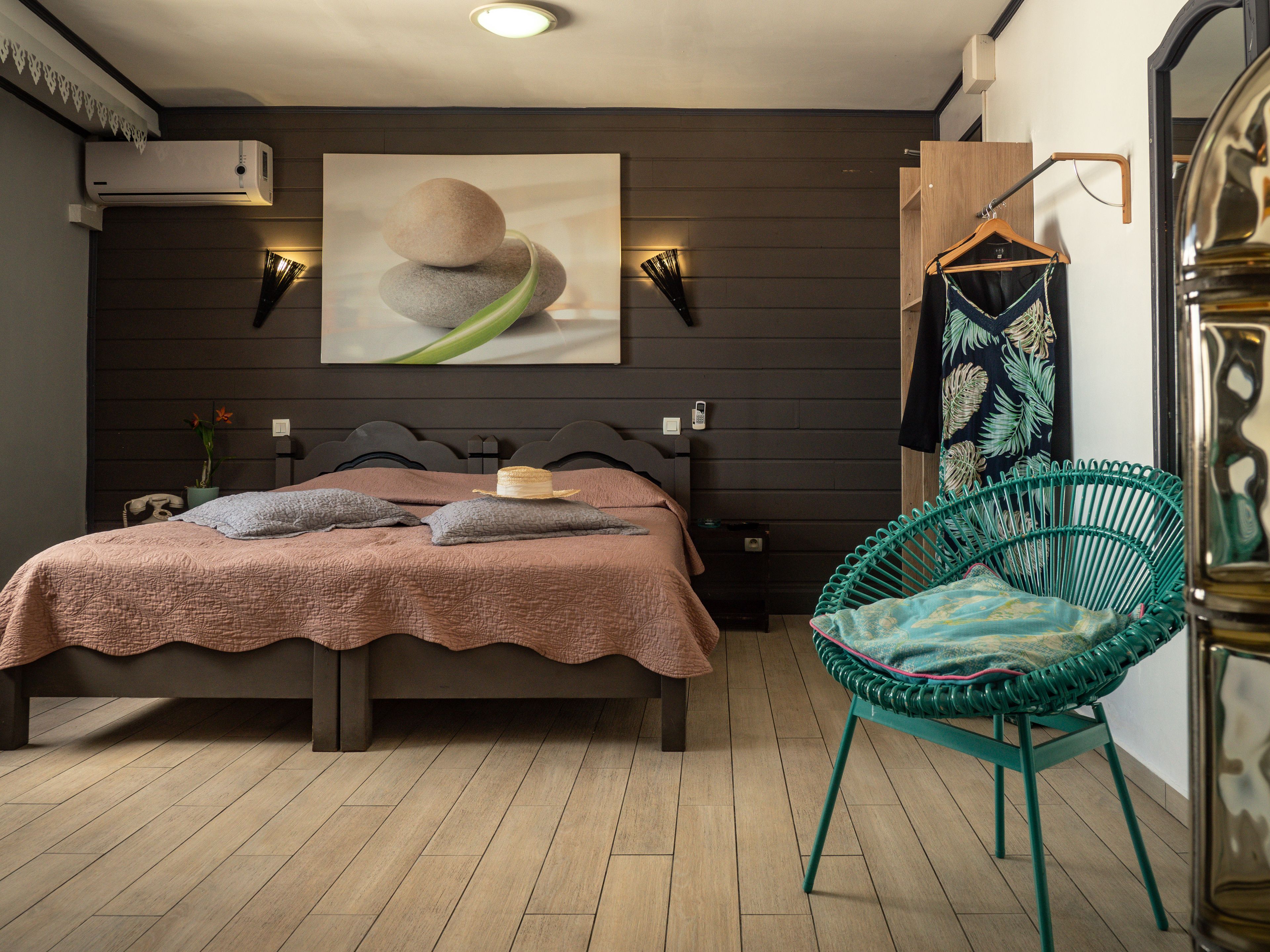 desk, blackout curtains, iron/ironing board, free wifi