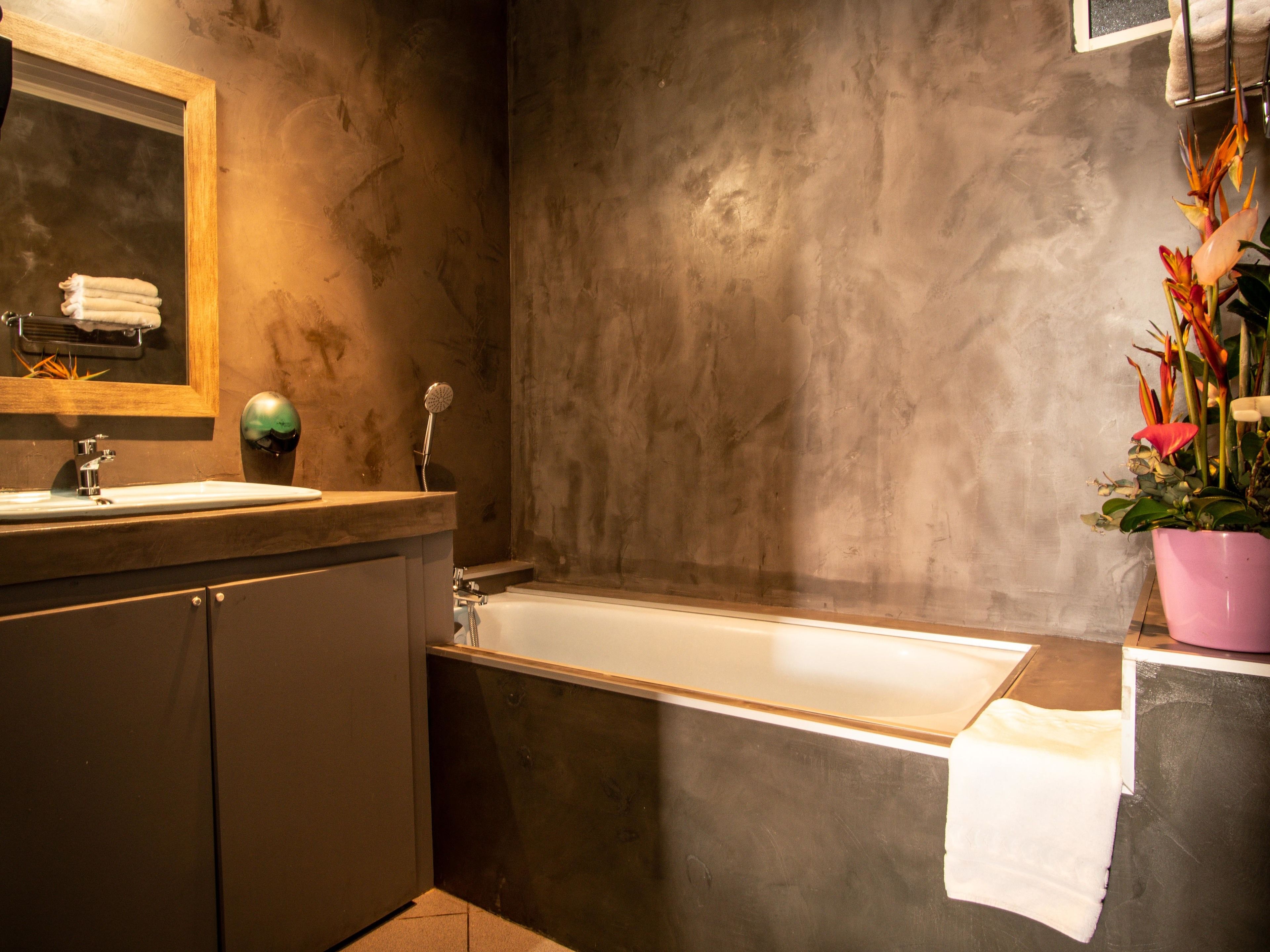 family room, 2 double beds, non smoking | bathroom | free toiletries, hair dryer, towels