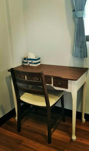 Standard Double Room (Blue) | Living area | LCD TV - Juo House (Fanlu)