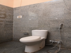 Regadera, amenidades de baño gratuitas, toallas