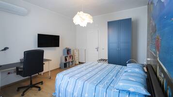 Classic Double Room, Shared Bathroom | Rollaway beds, free WiFi, bed sheets