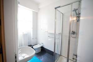 Chambre Double Confort, salle de bains privée | Salle de bain
