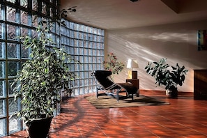 Interior detail - Hotel Sole (Male)