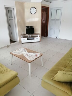 3. Apart Family | Oppholdsområde | LED-TV og bordtennis