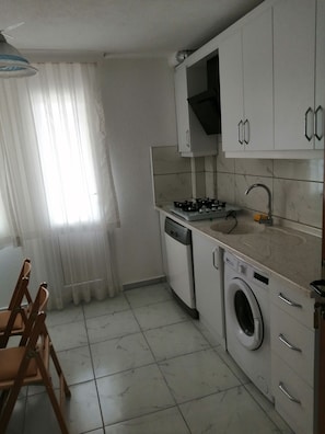 3. Apart Family | Private kitchen | Mini-fridge - Gedik Pansiyon (Seferihisar)