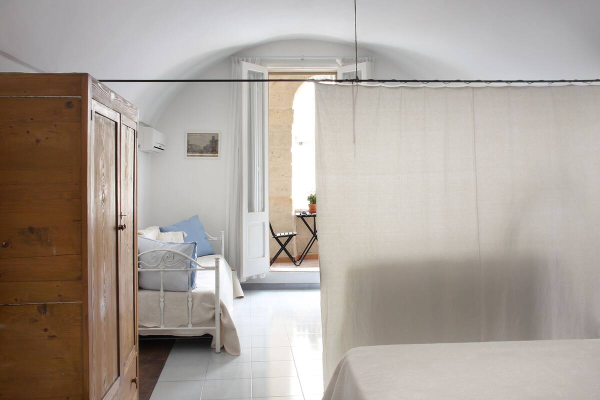 1 bedroom, minibar, desk, iron/ironing board