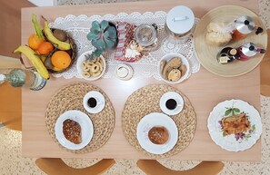 Free daily buffet breakfast