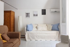 1 bedroom, minibar, desk, iron/ironing board