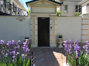 Entrée de l’hébergement 