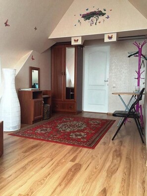 標準開放式客房, 1 張標準雙人床 | 書桌、隔音、熨斗/熨衣板、免費無線上網