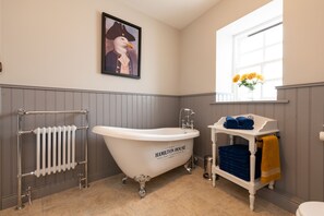 Luxury Apartment, Private Bathroom, Partial Sea View (Apartment 2C) | Bathroom - Hamilton House Holiday Apartments (Downpatrick)