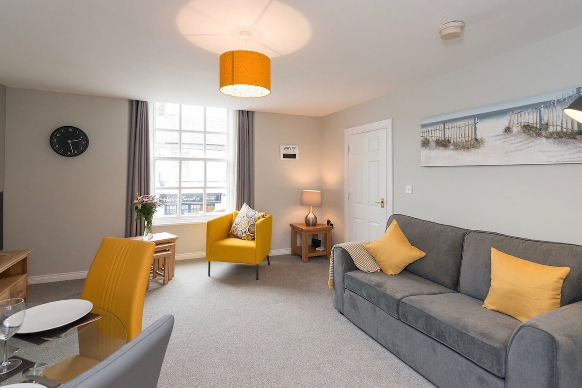 Apartment, Private Bathroom | Lounge