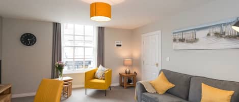 Apartment, Private Bathroom | Lounge