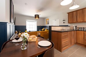 Luxury Apartment, Private Bathroom, Partial Sea View (Apartment 2C) | Shared kitchen