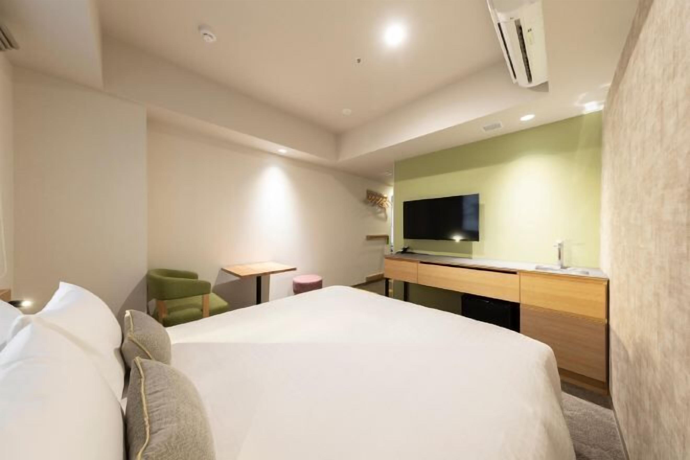 In-room safe, desk, free WiFi, bed sheets