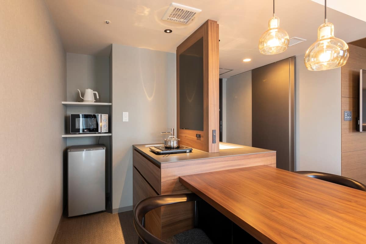 fridge, microwave