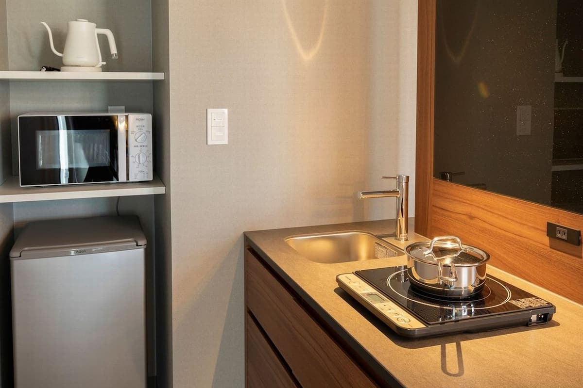 fridge, microwave