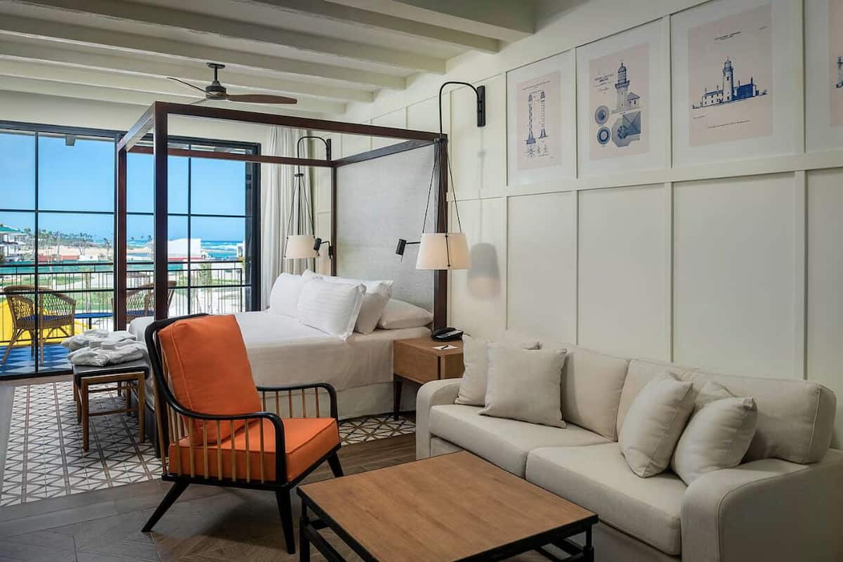 Privilege Junior Suite Rooftop Ocean View | Articles de minibar gratuits, coffre-fort, bureau
