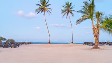 Privatstrand, Cabañas (kostenlos), Liegestühle, Sonnenschirme