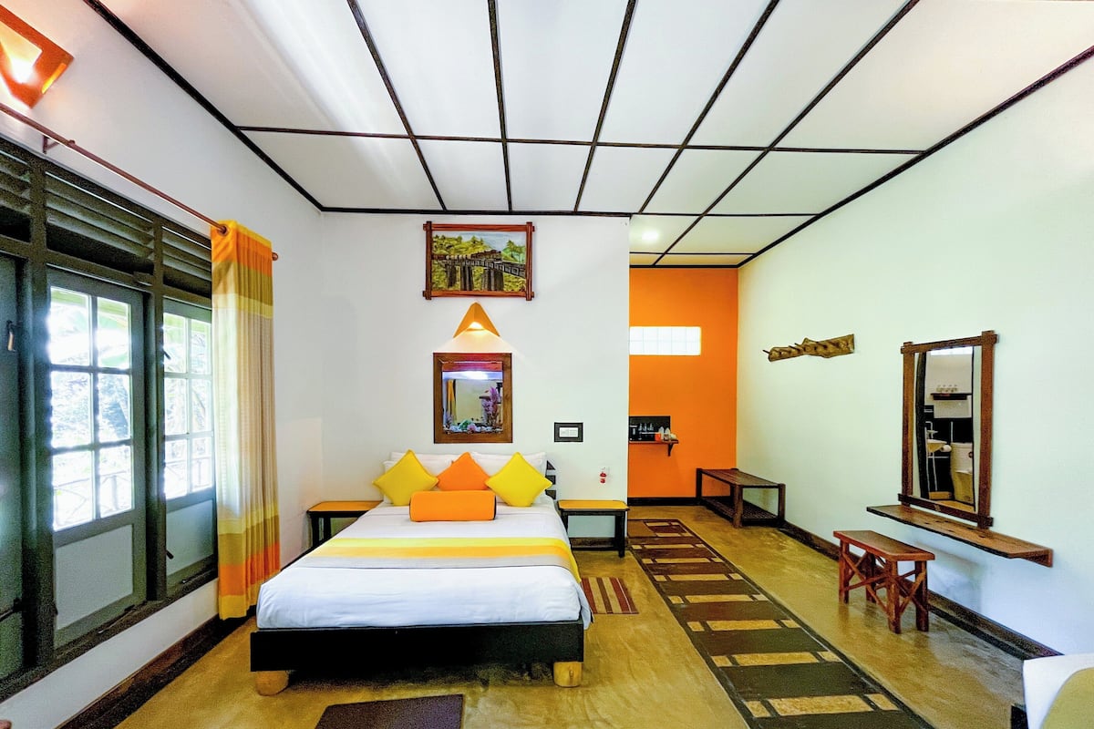 Premium bedding, individually furnished, desk, free WiFi