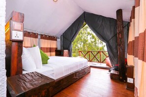 Deluxe Double Room | Premium bedding, individually furnished, free WiFi - Train View Chalet (Bandarawela)