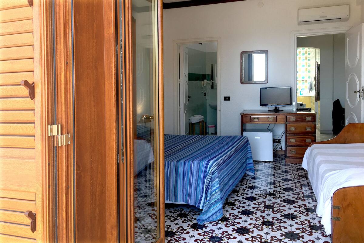 Classic Triple Room, Multiple Beds, Non Smoking, Sea View