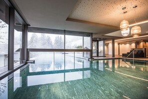 Indoor pool, outdoor pool, open 7:30 AM to 7:30 PM, pool loungers - Hotel Bad Fallenbach (San Leonardo in Passiria)
