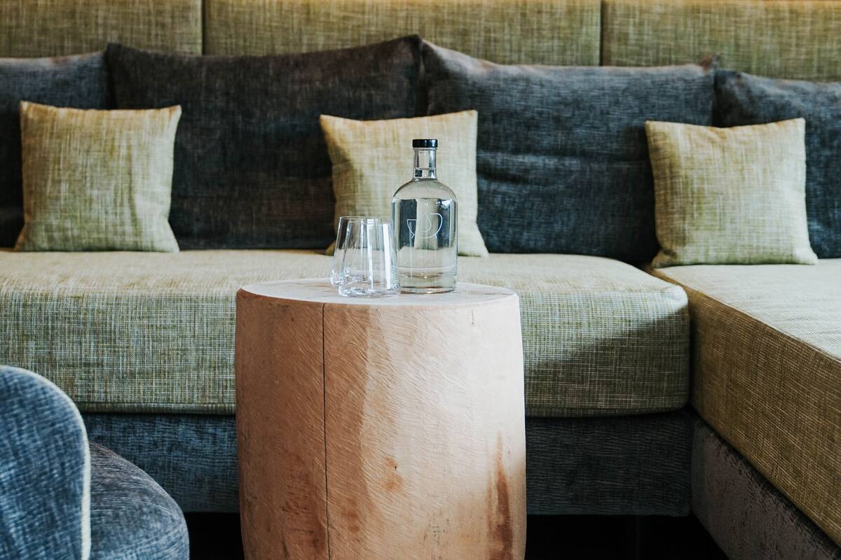 premium suite | living room | 32-inch flat-screen tv with digital channels, smart tv