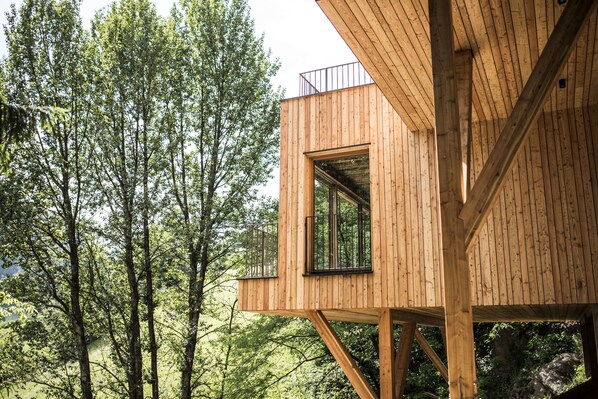 Trị liệu toàn thân, thủy liệu pháp, massage đá nóng, massage mô sâu