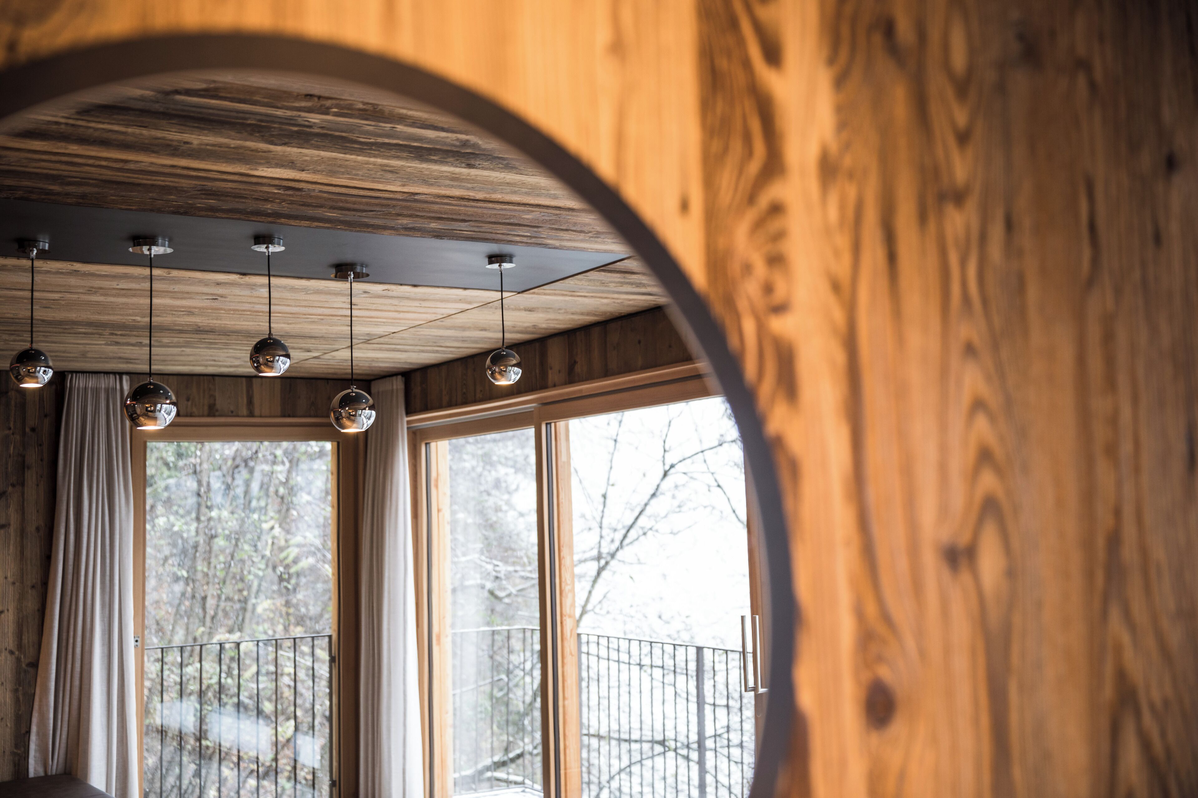 body treatments, hydrotherapy, hot stone massages, deep-tissue massages