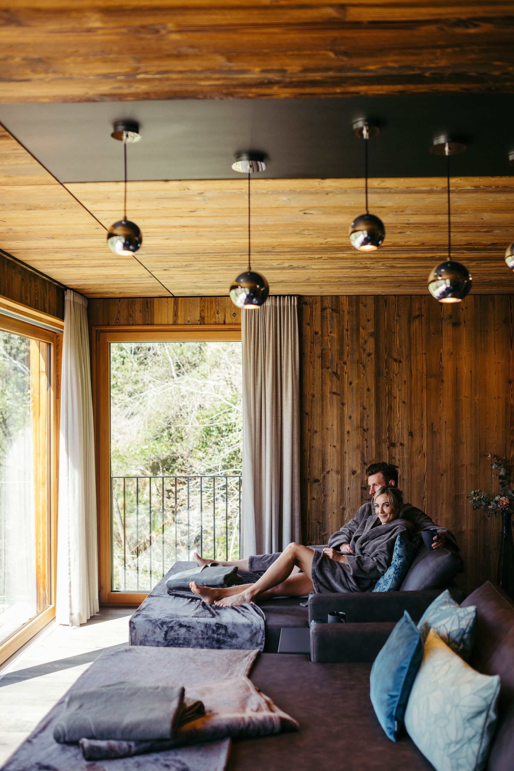 Körperbehandlungen, Hydrotherapie, Warmsteinmassagen