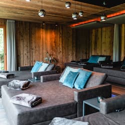 Körperbehandlungen, Hydrotherapie, Warmsteinmassagen