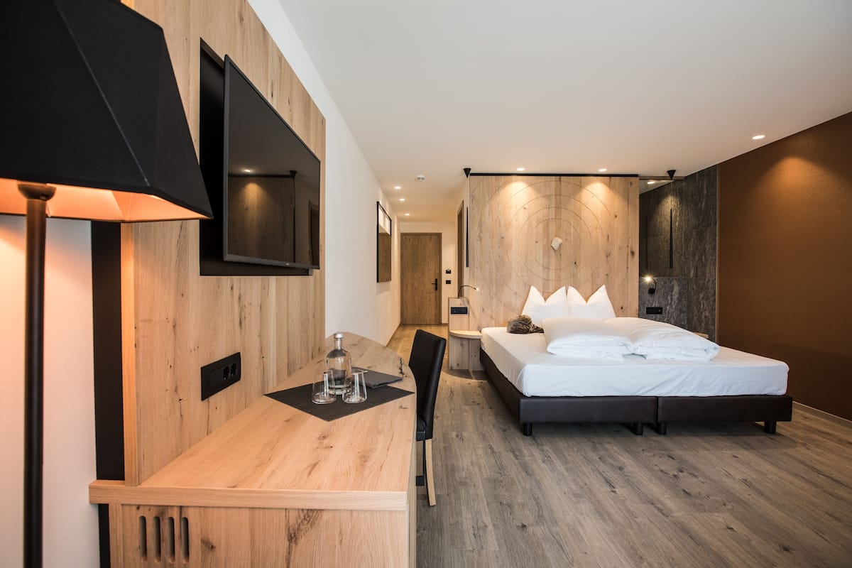 classic studio suite | premium bedding, down duvets, in-room safe, individually decorated