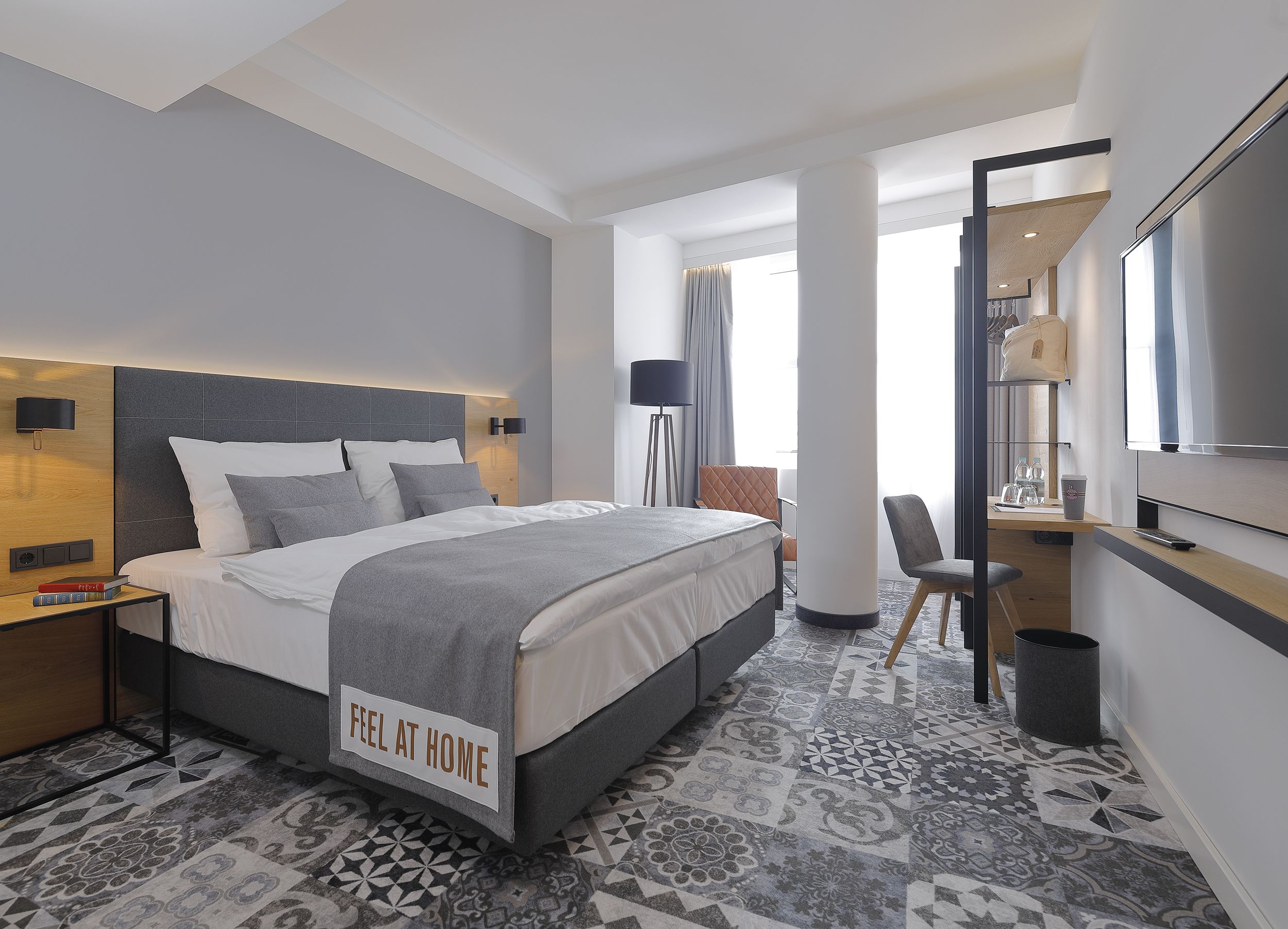 double room, 1 king bed | in-room safe, desk, blackout curtains, soundproofing