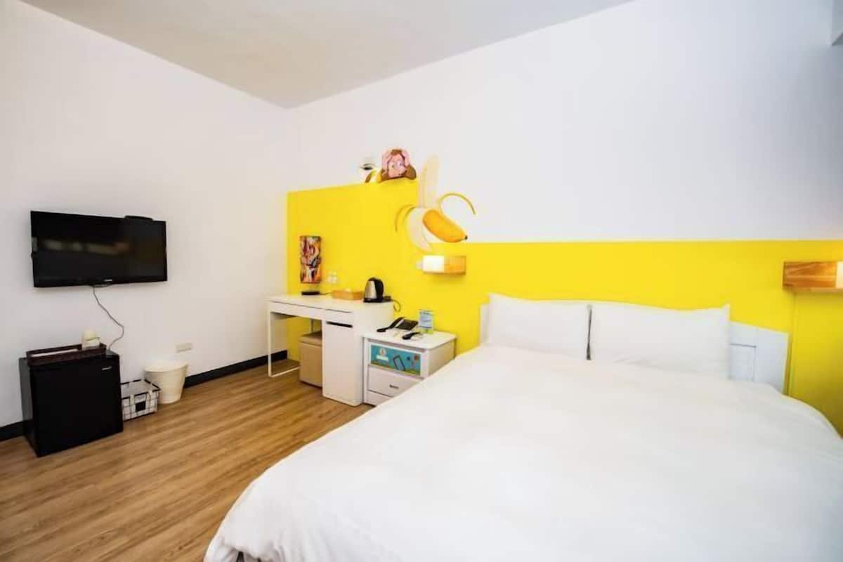 Escritorio, cortinas blackout, sistema de insonorización y wifi gratis