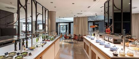 Petit déjeuner buffet servi tous les jours en supplément