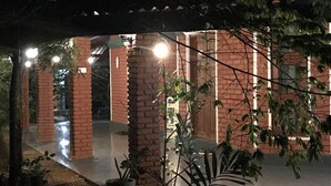 住宿正面 (夜晚)