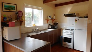Double or Twin Room | Private kitchen | Full-size fridge, microwave, oven, stovetop