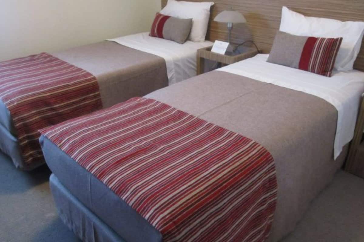 Caja de seguridad en la habitación, wifi gratis y ropa de cama