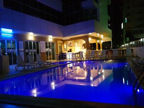 Fachada del alojamiento - Noche