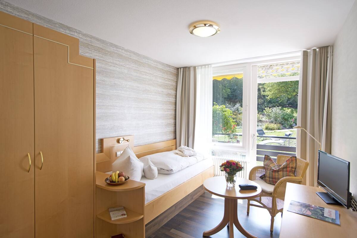 Comfort Single Room | In-room safe, desk