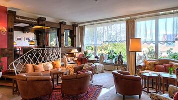 Lobby-Lounge
