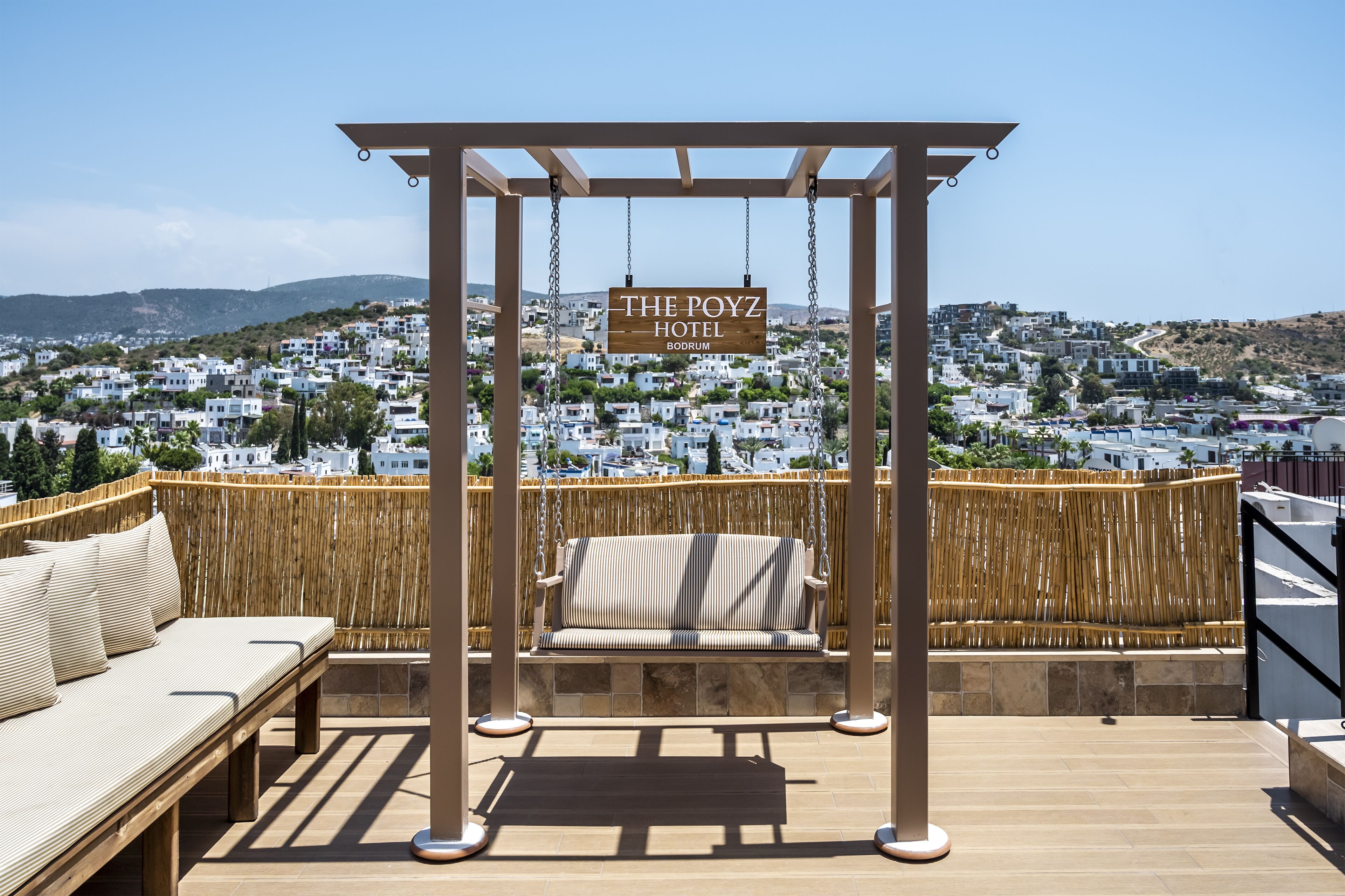 Außenpool, Sonnenschirme, Liegestühle