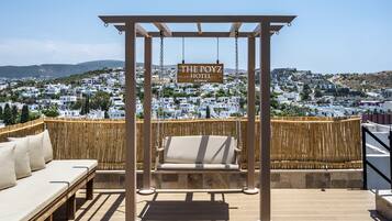 Outdoor pool, pool umbrellas, sun loungers