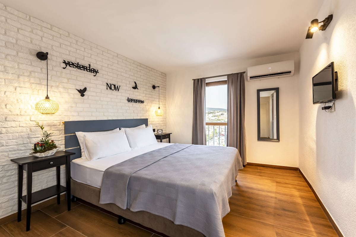 Habitación cuádruple Deluxe | 1 habitación, escritorio, insonorización y wifi gratis