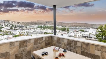 Habitación cuádruple Deluxe | Terraza o patio